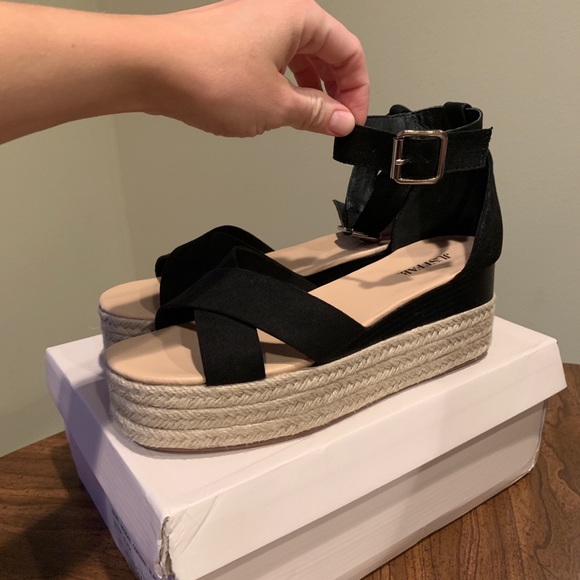 JustFab wedged sandal - Picture 2 of 4